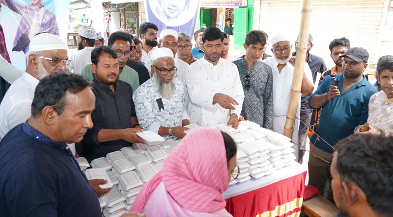 শহীদ রাষ্ট্রপতি জিয়াউর রহমানের শাহাদাত বার্ষিকীতে রাজপাড়া থানা বিএনপির খাবার বিতরণ