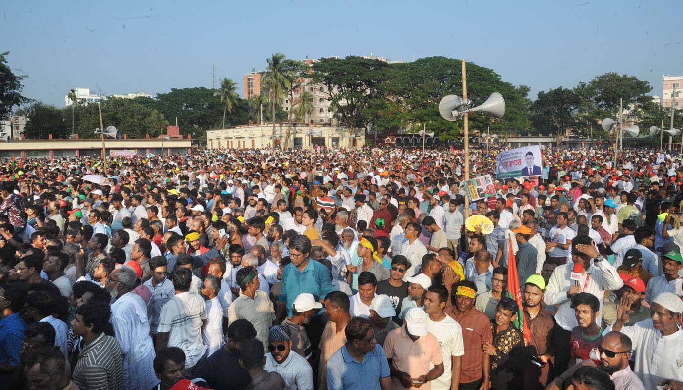 রাজশাহীতে প্রধানমন্ত্রীর জনসভায় ফোন খোয়ালেন ৯ জন!