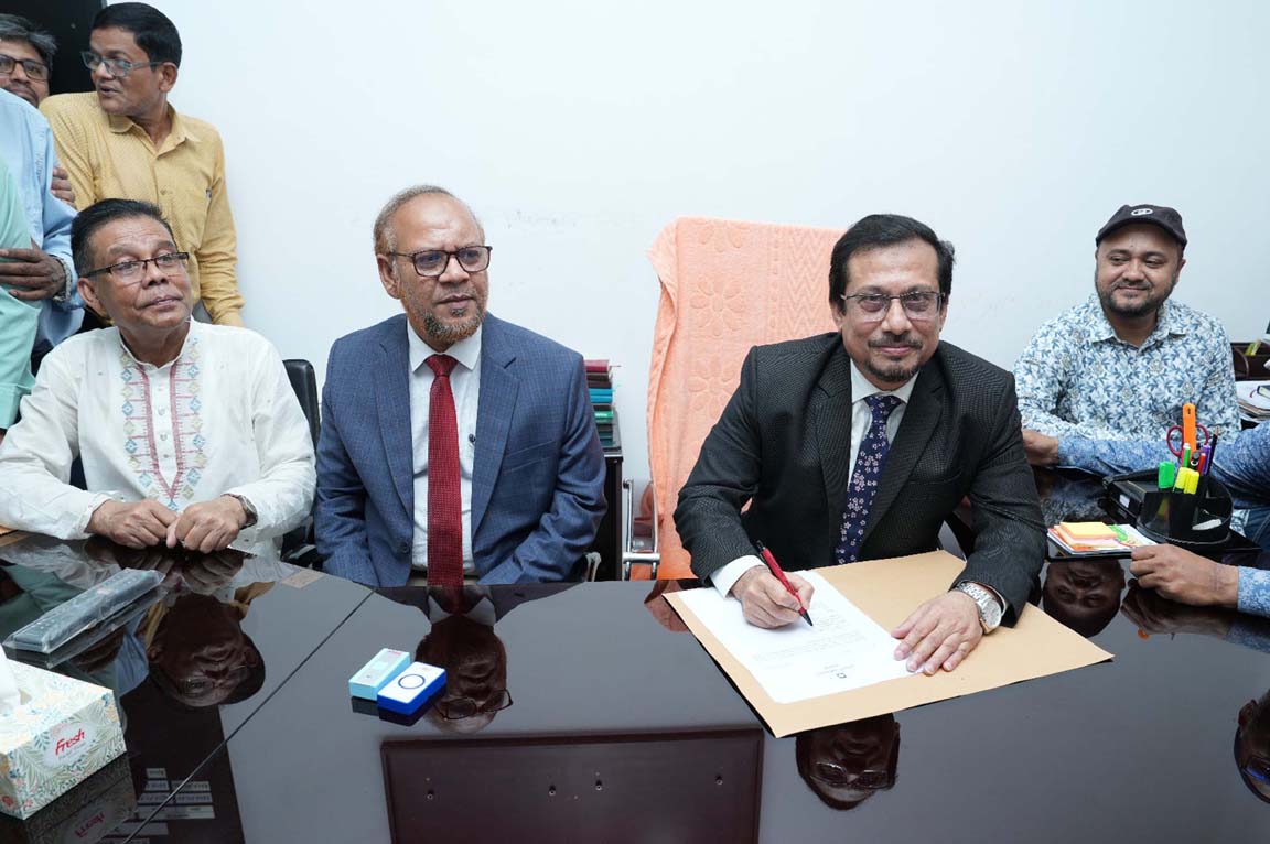 নবনিযুক্ত উপ-উপাচার্য (শিক্ষা) ড. মামুনুর রশীদ যোগদান করেছেন