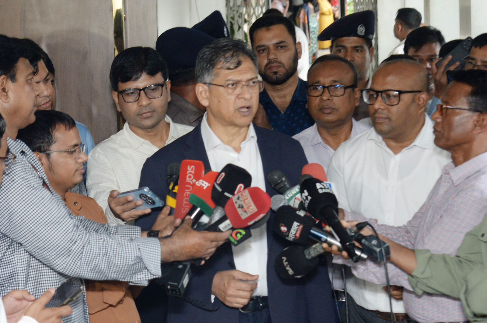 পুশ-ইন ইস্যু আলোচনা হবে বিজিবি-বিএসএফ বৈঠকে: স্বরাষ্ট্রমন্ত্রী