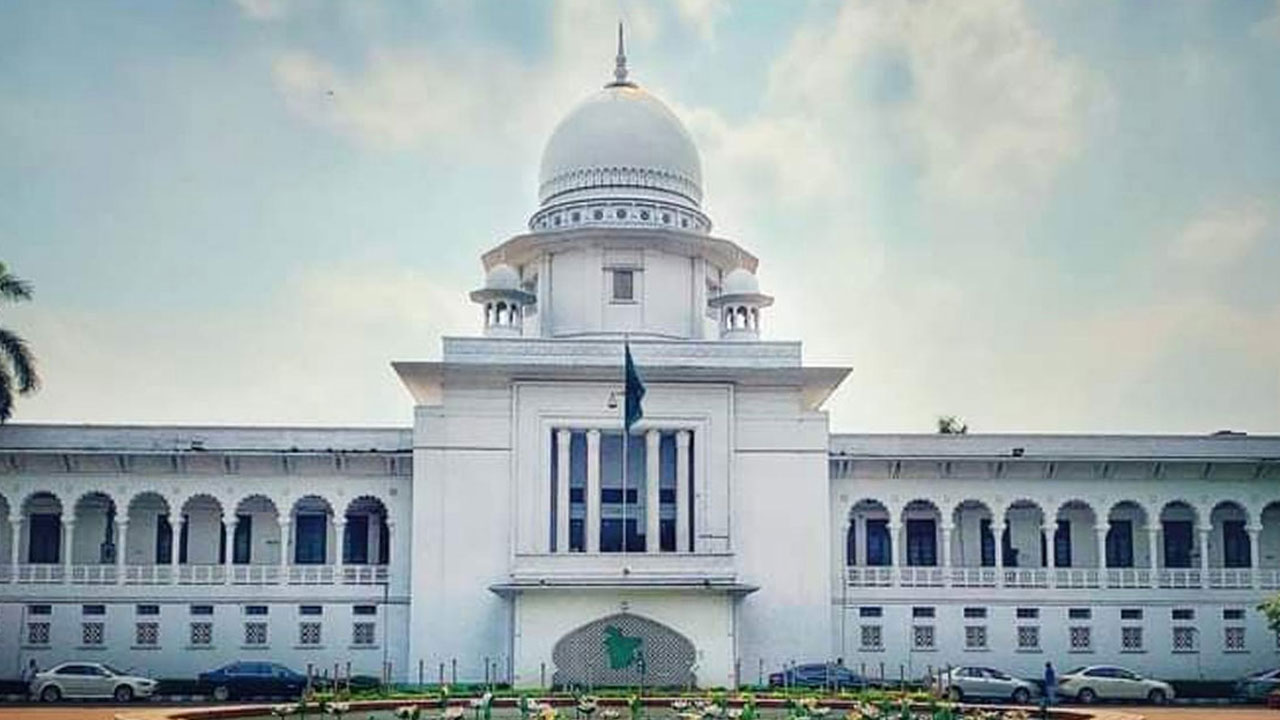 ড. ইউনূসহ সব উপদেষ্টার দেশত্যাগে নিষেধাজ্ঞা চেয়ে হাইকোর্টে রিট
