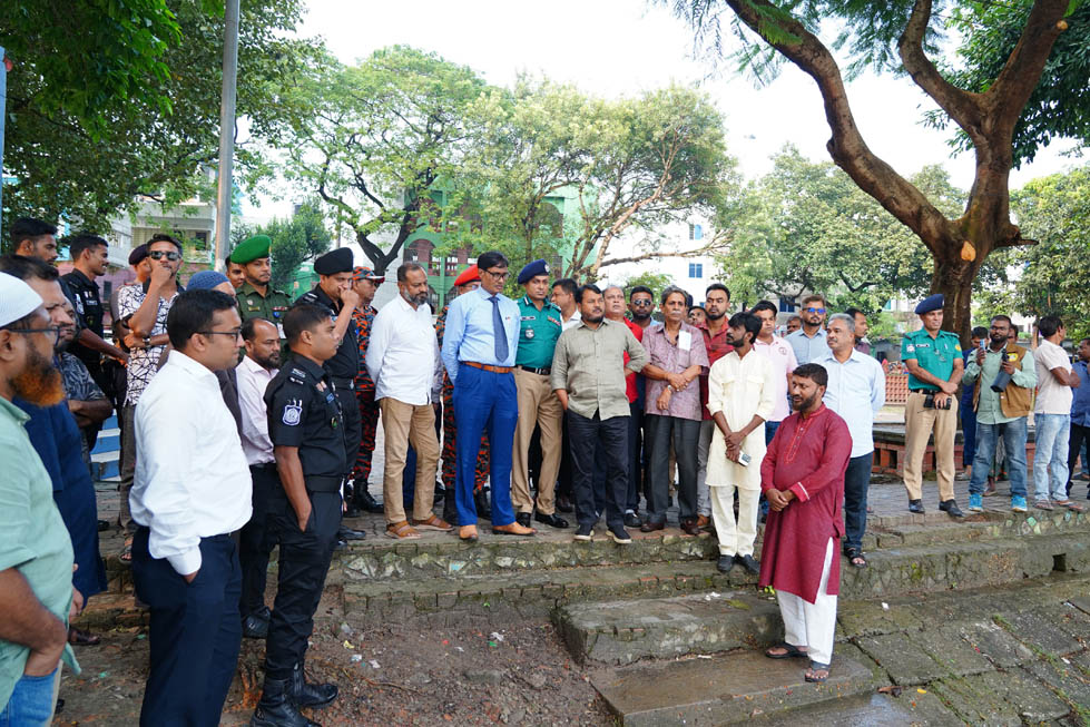 রাজশাহীতে প্রশাসনের শীর্ষ কর্মকর্তাদের প্রতিমা বিসর্জন ঘাট পরিদর্শন