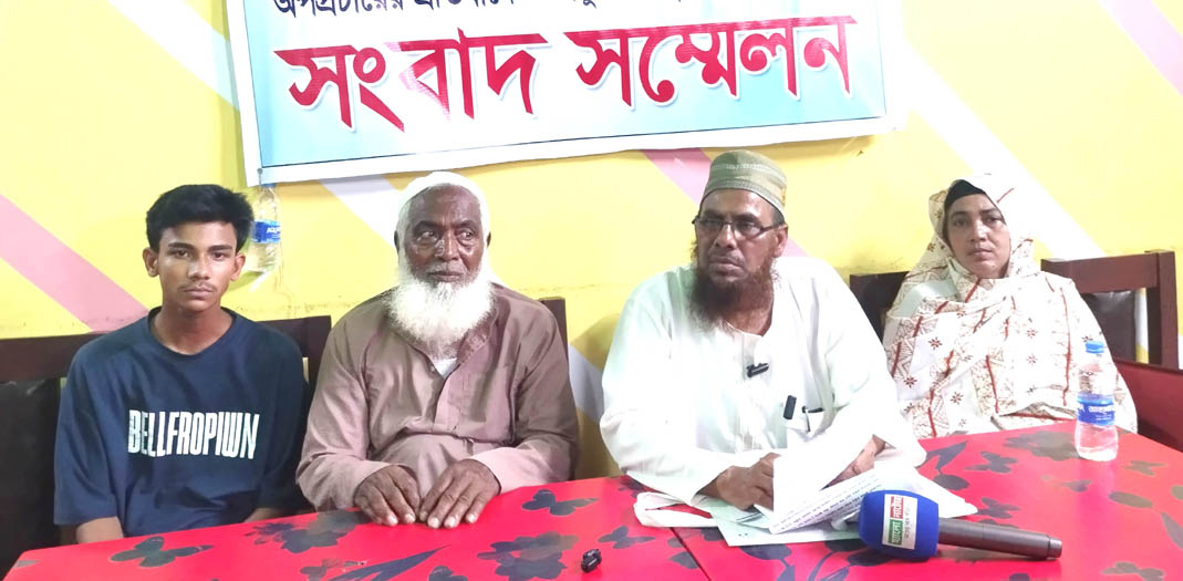 বড়াইগ্রামে মব সৃষ্টি করে পদত্যাগে বাধ্য করা অধ্যক্ষকে চাকুরিতে পুনর্বহালের দাবি