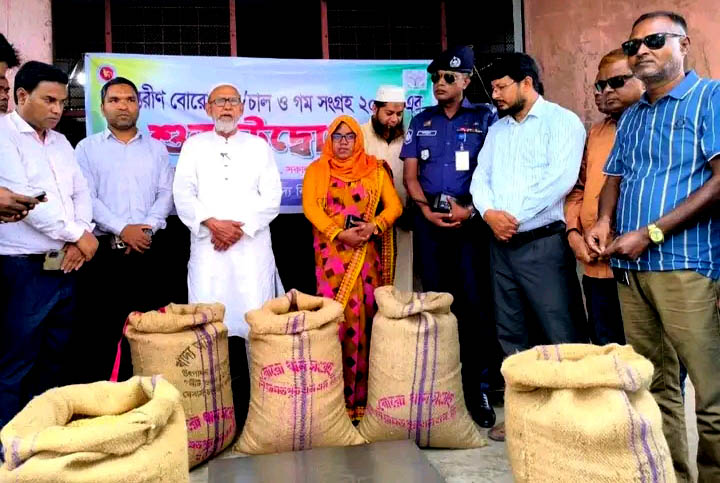 নিয়ামতপুরে অভ্যন্তরীণ ধান-চাল ও গম সংগ্রহের উদ্বোধন